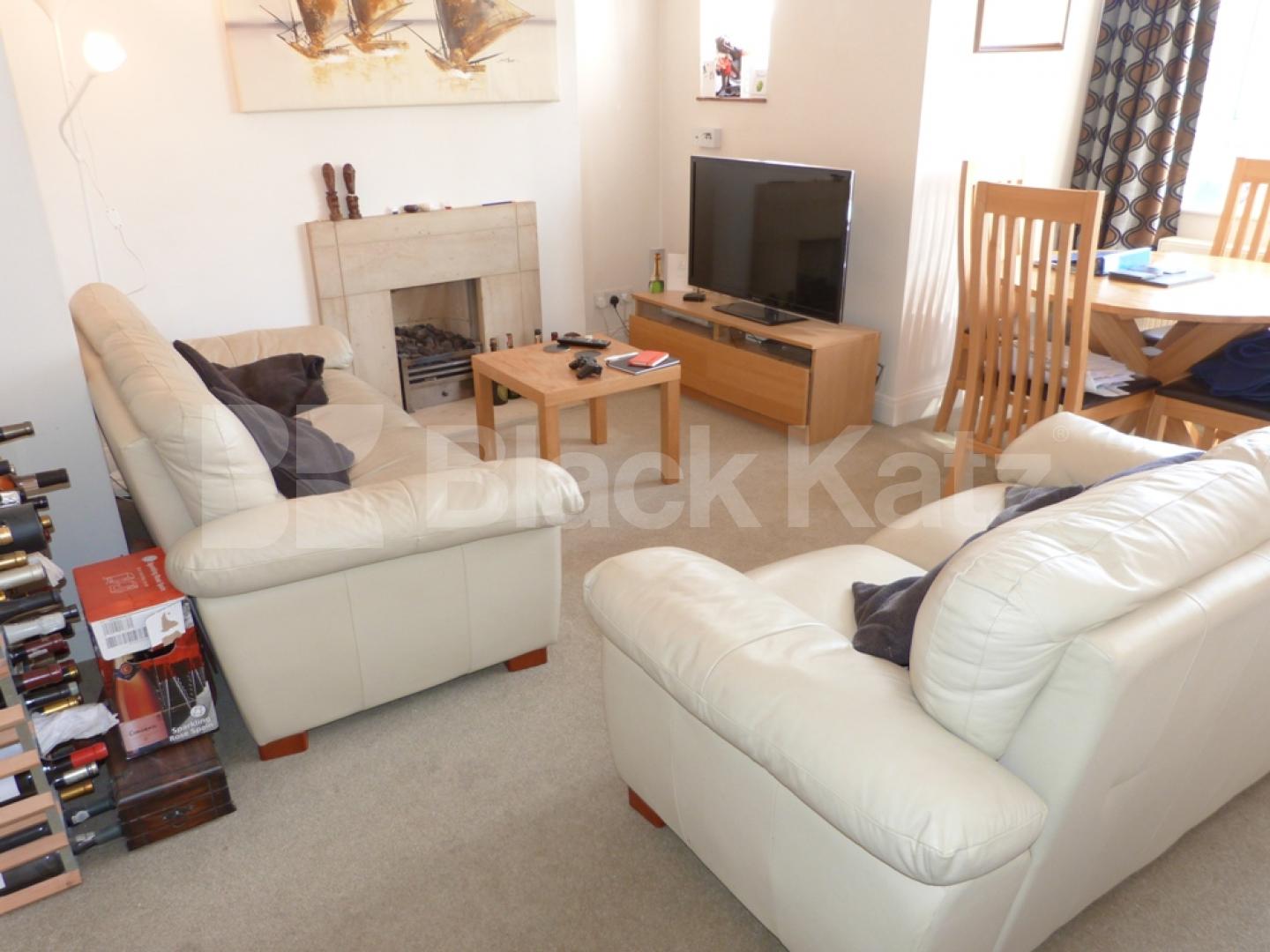 			New Instruction !, 2 Bedroom, 1 bath, 1 reception Flat			 Park Road, Crouch End