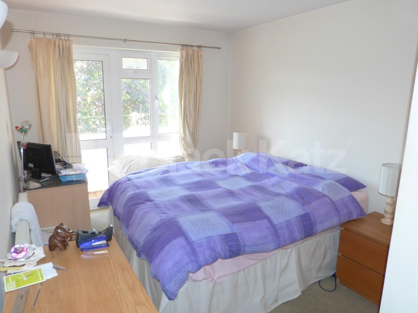 			New Instruction !, 2 Bedroom, 1 bath, 1 reception Flat			 Park Road, Crouch End