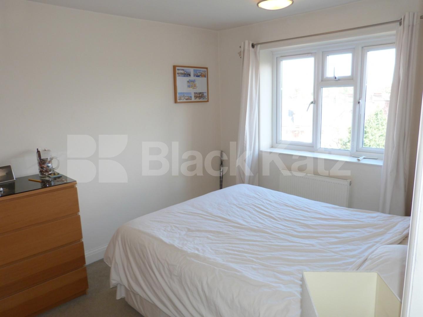 			New Instruction !, 2 Bedroom, 1 bath, 1 reception Flat			 Park Road, Crouch End