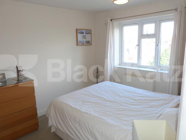 			New Instruction !, 2 Bedroom, 1 bath, 1 reception Flat			 Park Road, Crouch End