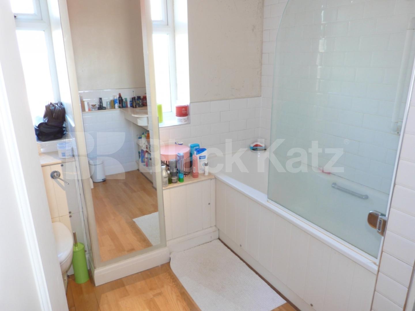 			New Instruction !, 2 Bedroom, 1 bath, 1 reception Flat			 Park Road, Crouch End