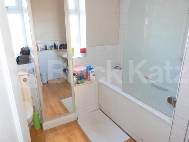 			New Instruction !, 2 Bedroom, 1 bath, 1 reception Flat			 Park Road, Crouch End