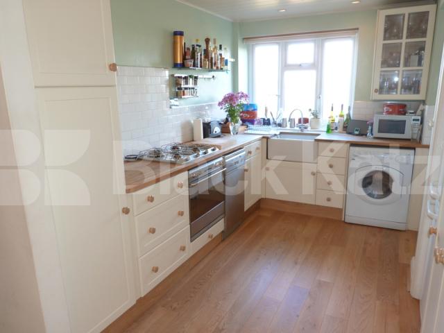 			New Instruction !, 2 Bedroom, 1 bath, 1 reception Flat			 Park Road, Crouch End