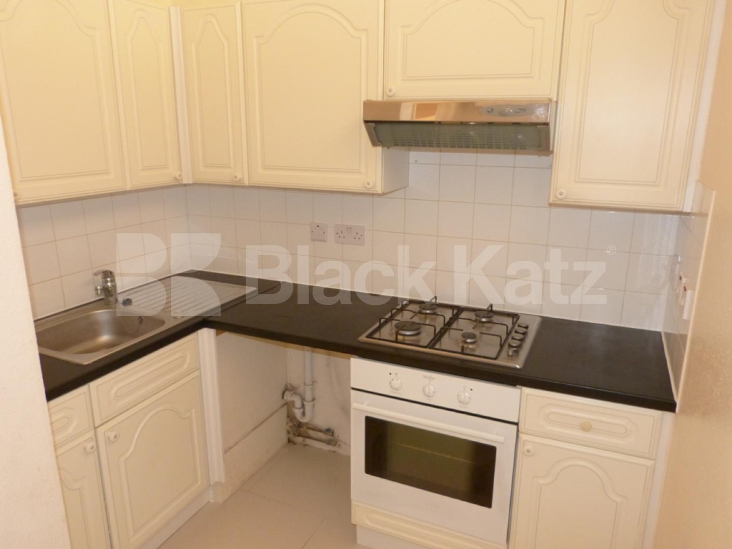 			Great 3 Bed Property !, 3 Bedroom, 1 bath, 1 reception Maisonette			 Hornsey High Street, Hornsey