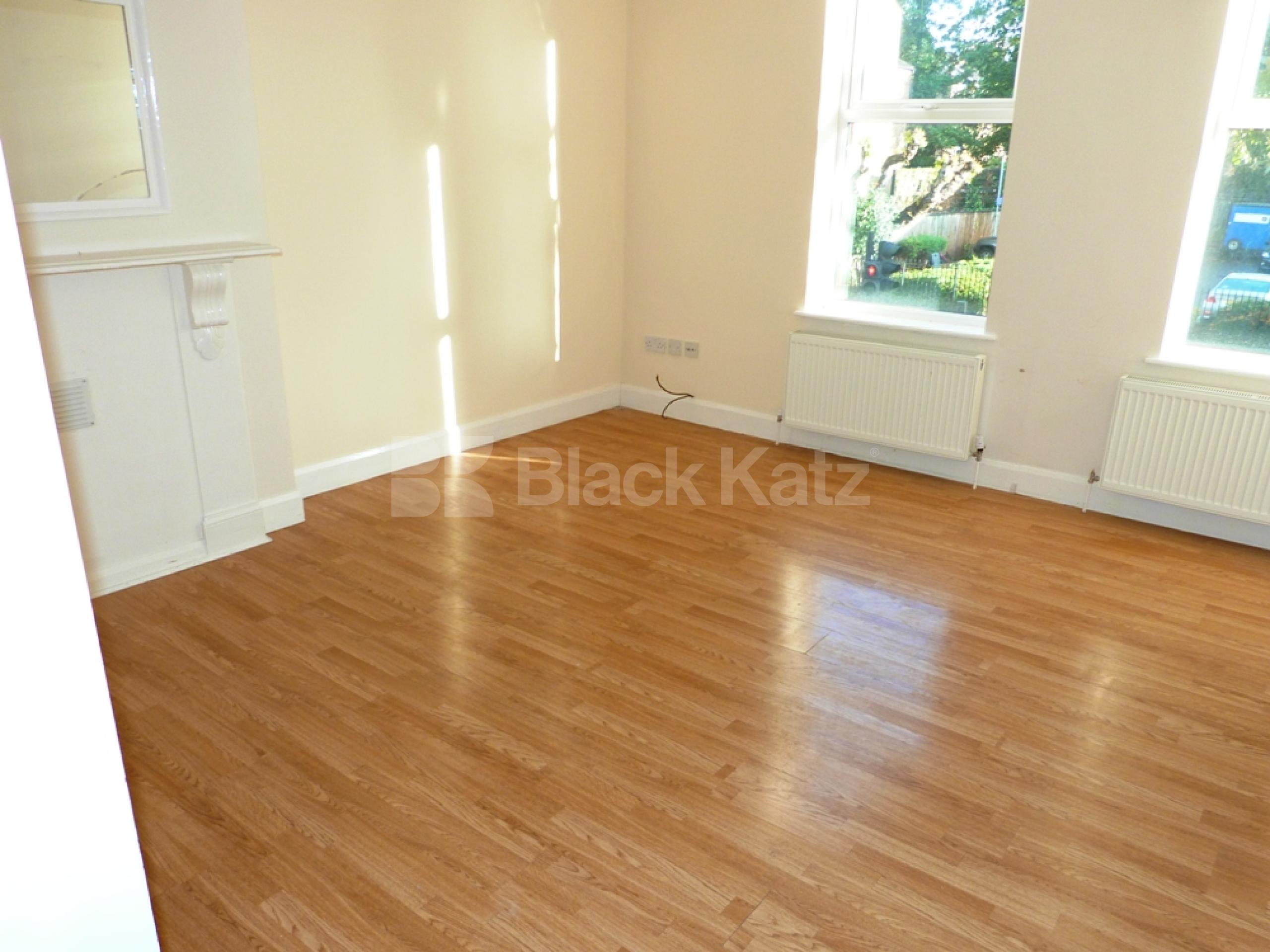 			Great 3 Bed Property !, 3 Bedroom, 1 bath, 1 reception Maisonette			 Hornsey High Street, Hornsey N8