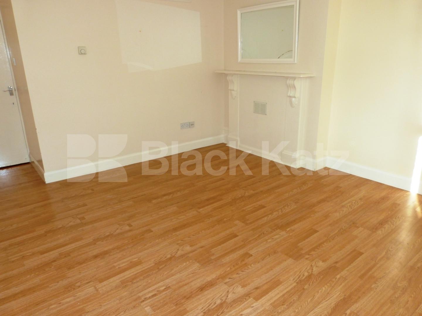 			Great 3 Bed Property !, 3 Bedroom, 1 bath, 1 reception Maisonette			 Hornsey High Street, Hornsey