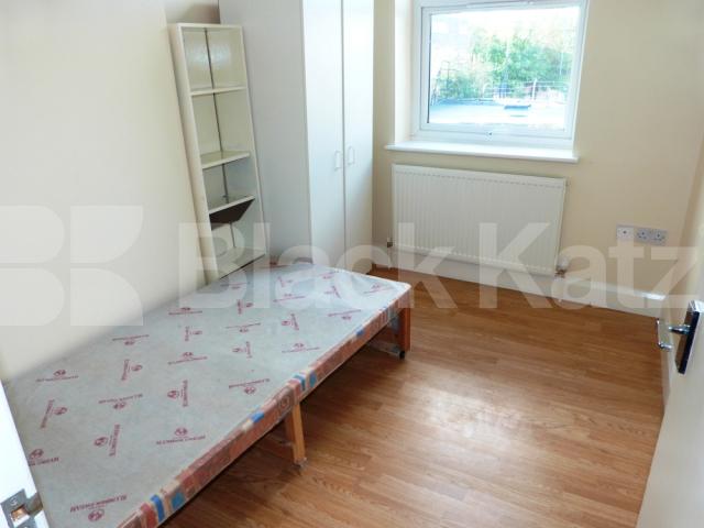 			Great 3 Bed Property !, 3 Bedroom, 1 bath, 1 reception Maisonette			 Hornsey High Street, Hornsey