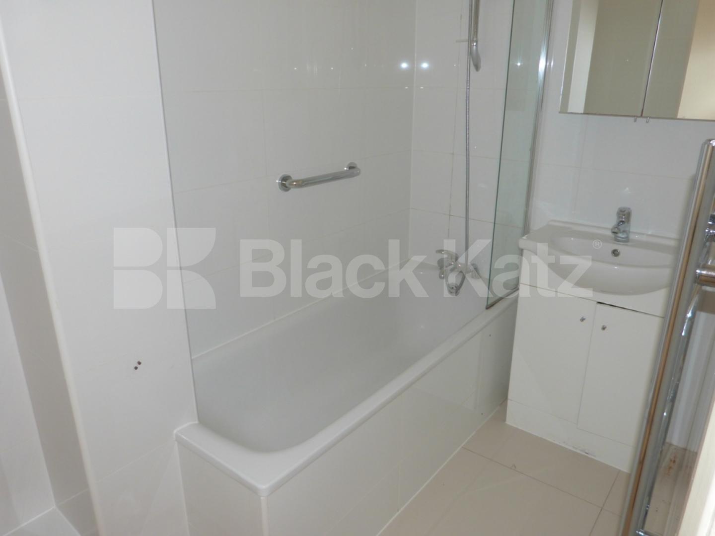 			Great 3 Bed Property !, 3 Bedroom, 1 bath, 1 reception Maisonette			 Hornsey High Street, Hornsey