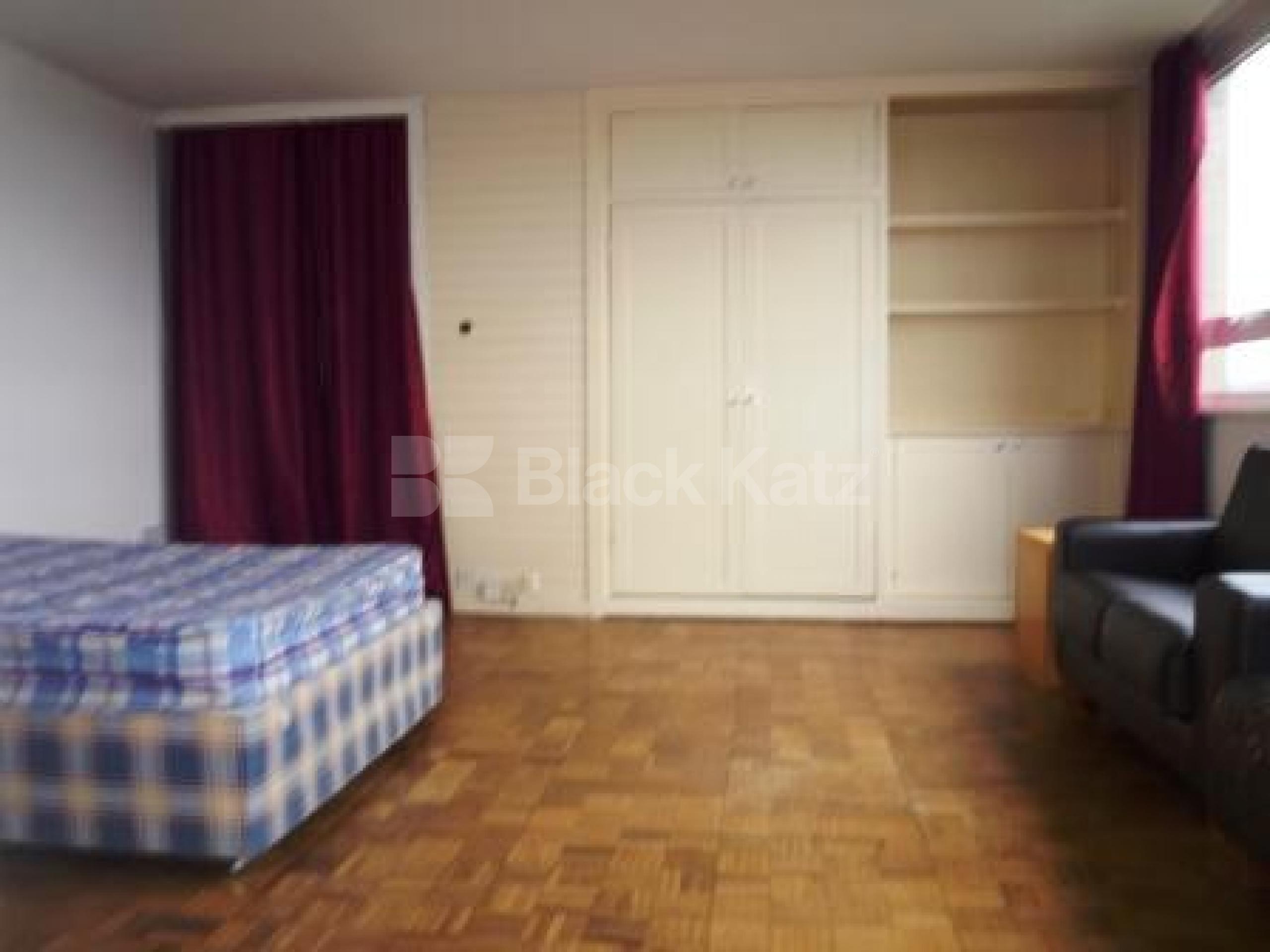 			Studio Apartment, 1 bath, 1 reception Penthouse			 Hilltop house, Crouch End N6