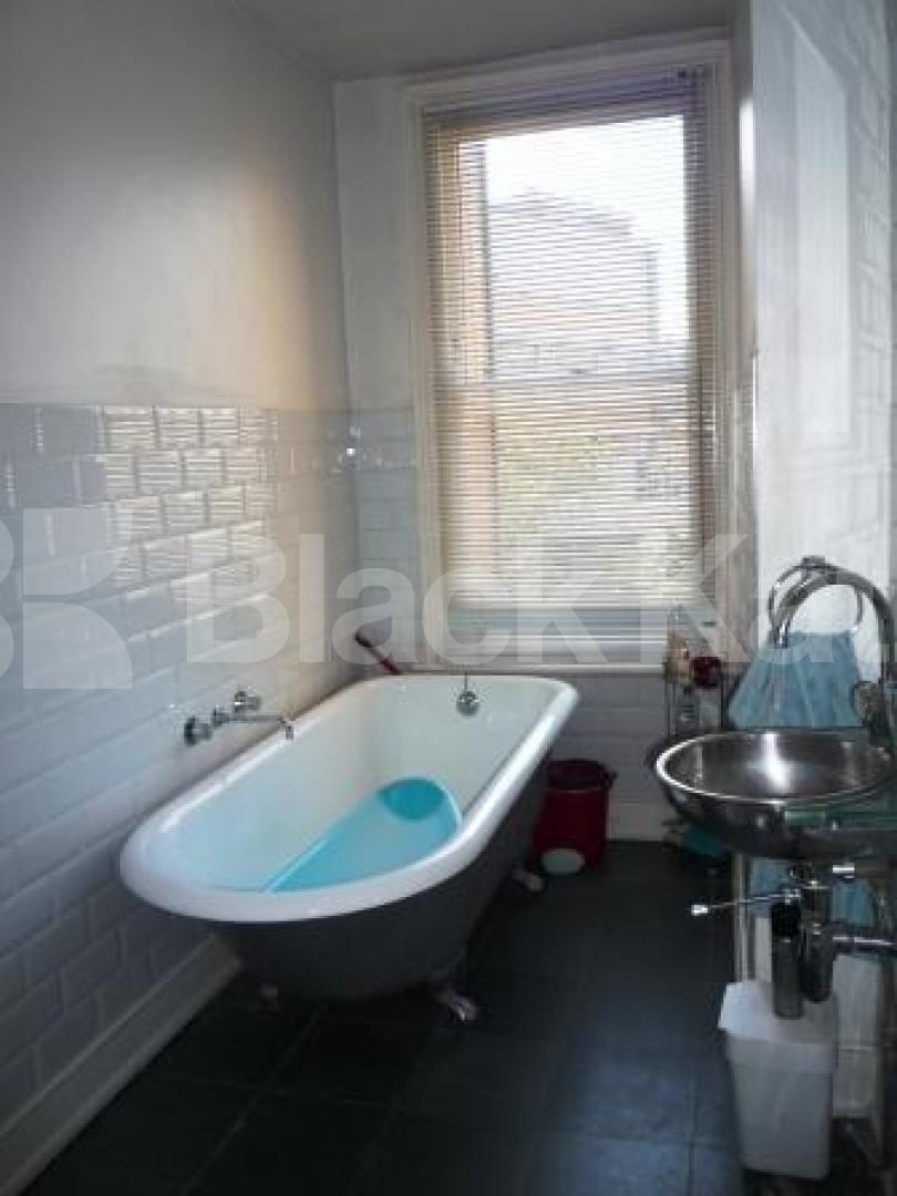 			Wood Floors Throughout !, 2 Bedroom, 1 bath, 1 reception Flat			 Elder Ave, Crouch End