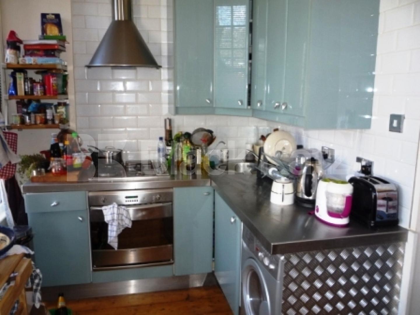 			Wood Floors Throughout !, 2 Bedroom, 1 bath, 1 reception Flat			 Elder Ave, Crouch End