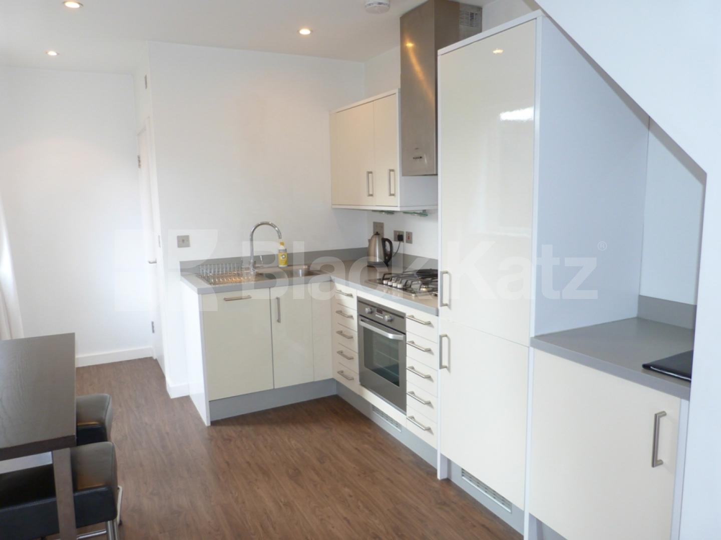 			A Must See Townhouse in Private Gated Mews !, 2 Bedroom, 1 bath, 1 reception Mews House			 Kingsgate Mews, Crouch End