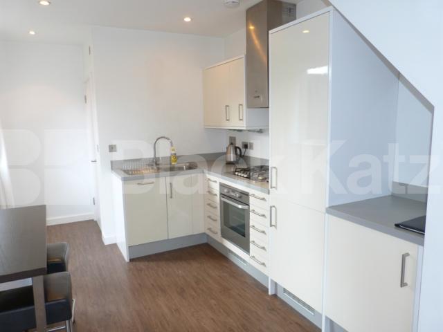 			A Must See Townhouse in Private Gated Mews !, 2 Bedroom, 1 bath, 1 reception Mews House			 Kingsgate Mews, Crouch End