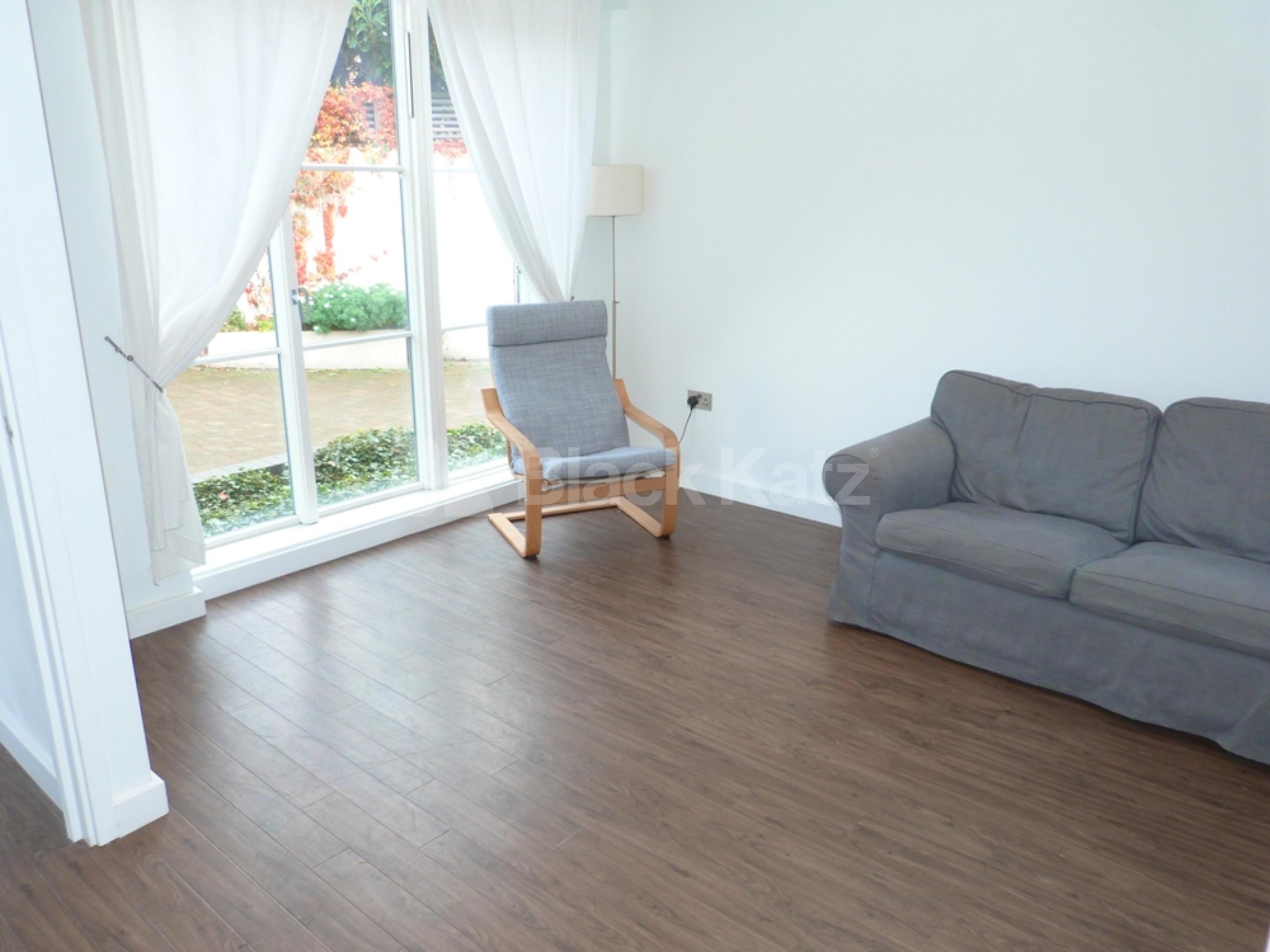 			A Must See Townhouse in Private Gated Mews !, 2 Bedroom, 1 bath, 1 reception Mews House			 Kingsgate Mews, Crouch End N8