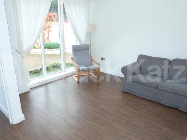 			A Must See Townhouse in Private Gated Mews !, 2 Bedroom, 1 bath, 1 reception Mews House			 Kingsgate Mews, Crouch End