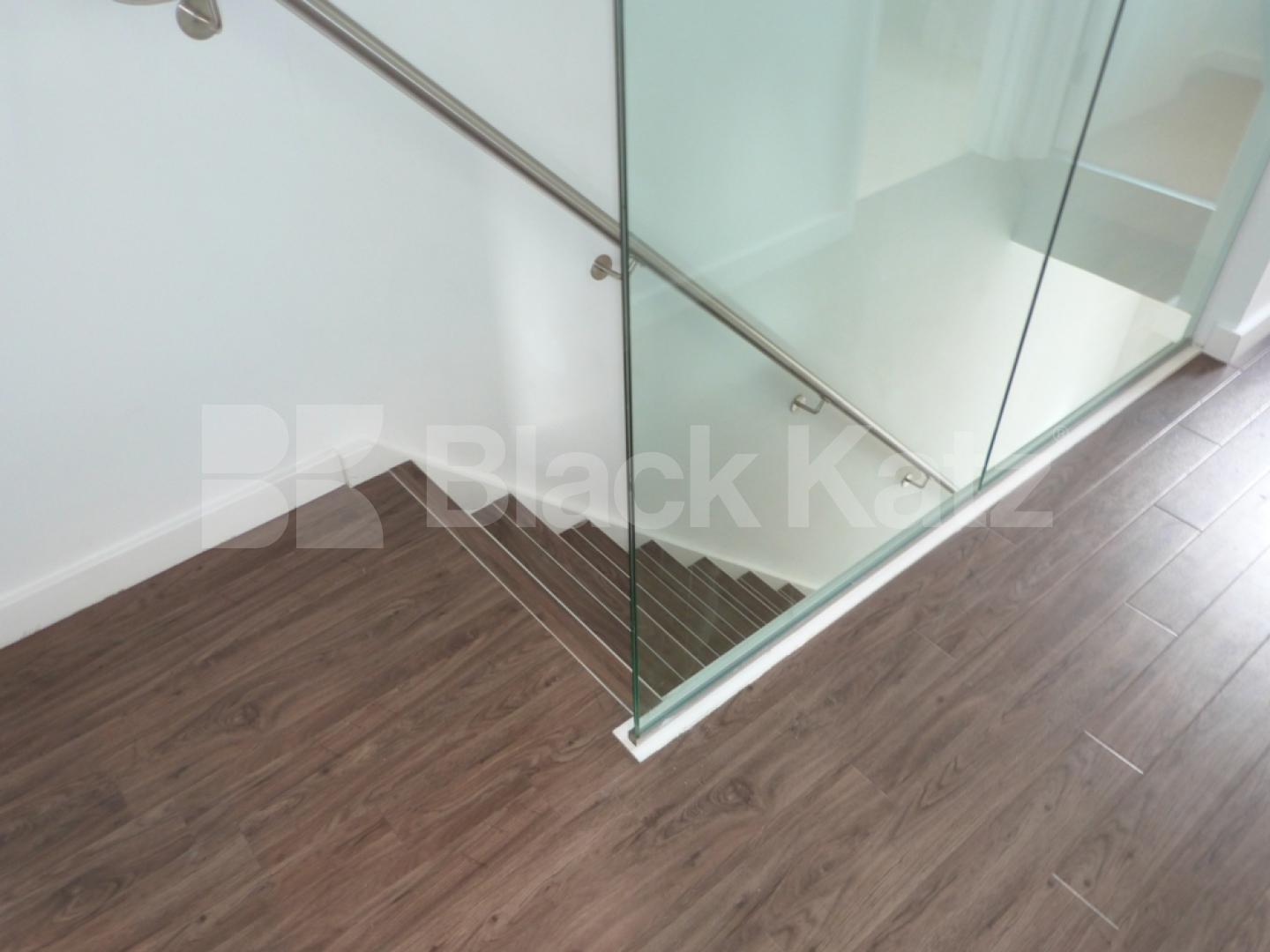 			A Must See Townhouse in Private Gated Mews !, 2 Bedroom, 1 bath, 1 reception Mews House			 Kingsgate Mews, Crouch End