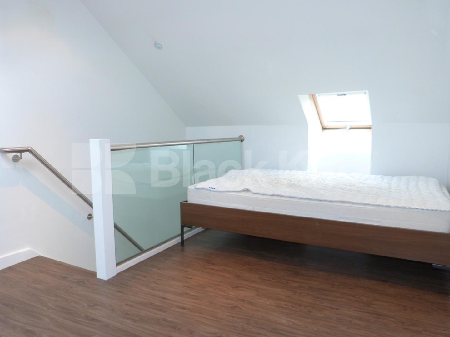 			A Must See Townhouse in Private Gated Mews !, 2 Bedroom, 1 bath, 1 reception Mews House			 Kingsgate Mews, Crouch End