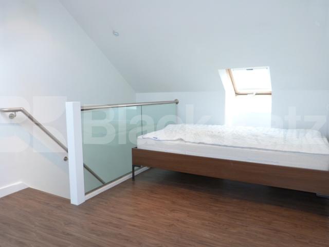 			A Must See Townhouse in Private Gated Mews !, 2 Bedroom, 1 bath, 1 reception Mews House			 Kingsgate Mews, Crouch End