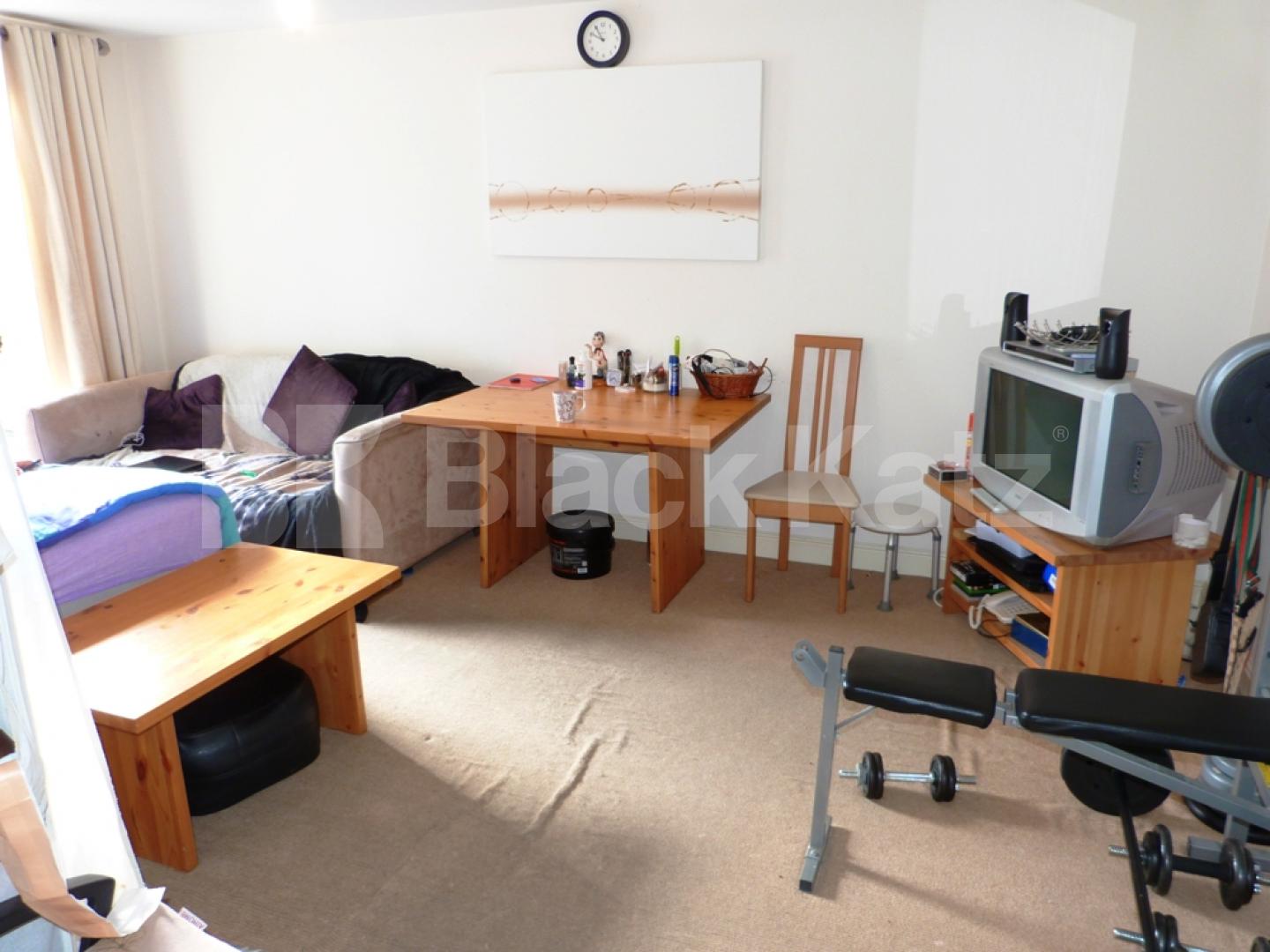 			New Instruction!, 2 Bedroom, 1 bath, 1 reception Apartment			 Bounds Green Road, BOUNDS GREEN 