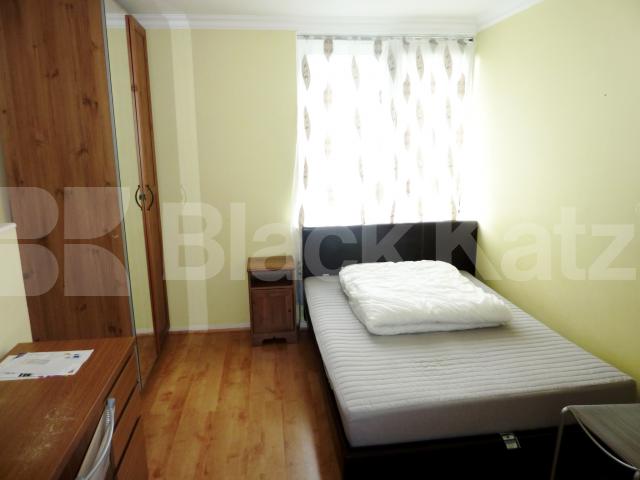 			NEW INSTRUCTION / AVAILABLE NOW / PERFECT FOR STUDENTS, 1 Bedroom, 1 bath, 1 reception Flat			 Hampstead road, Mornington crescent / Euston