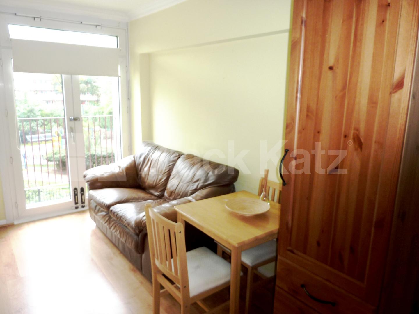 			NEW INSTRUCTION / AVAILABLE NOW / PERFECT FOR STUDENTS, 1 Bedroom, 1 bath, 1 reception Flat			 Hampstead road, Mornington crescent / Euston