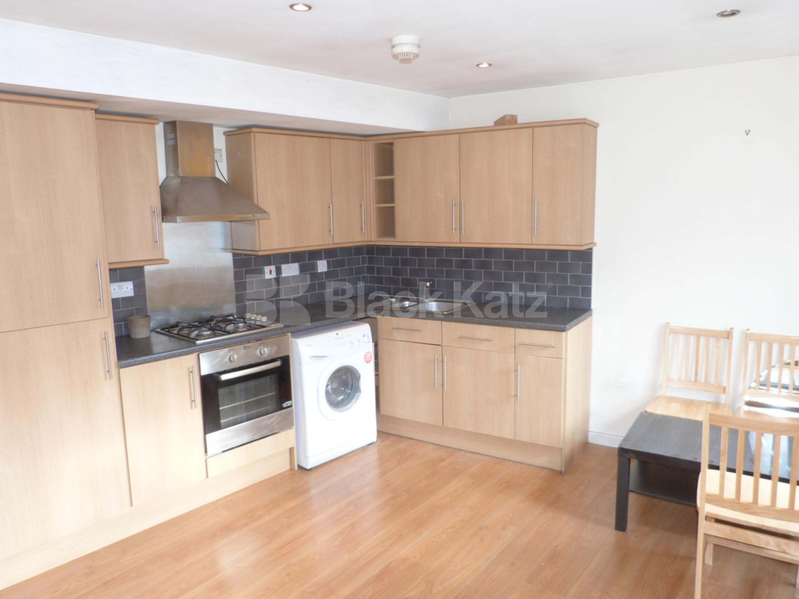 			2 Bedroom, 1 bath, 1 reception Flat			 Park Rd, Crouch End N8