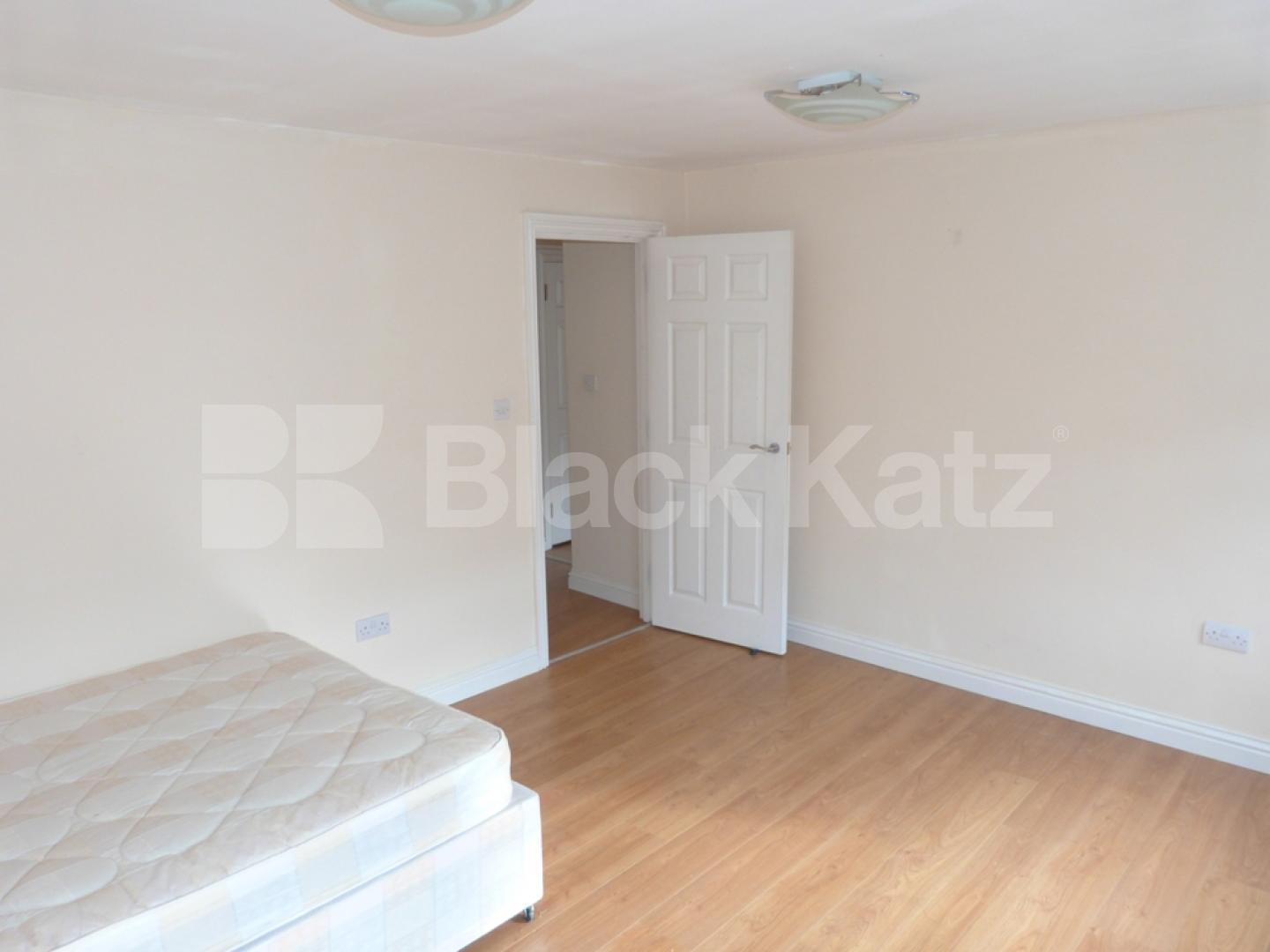 			2 Bedroom, 1 bath, 1 reception Flat			 Park Rd, Crouch End