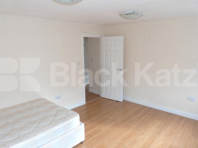 			2 Bedroom, 1 bath, 1 reception Flat			 Park Rd, Crouch End