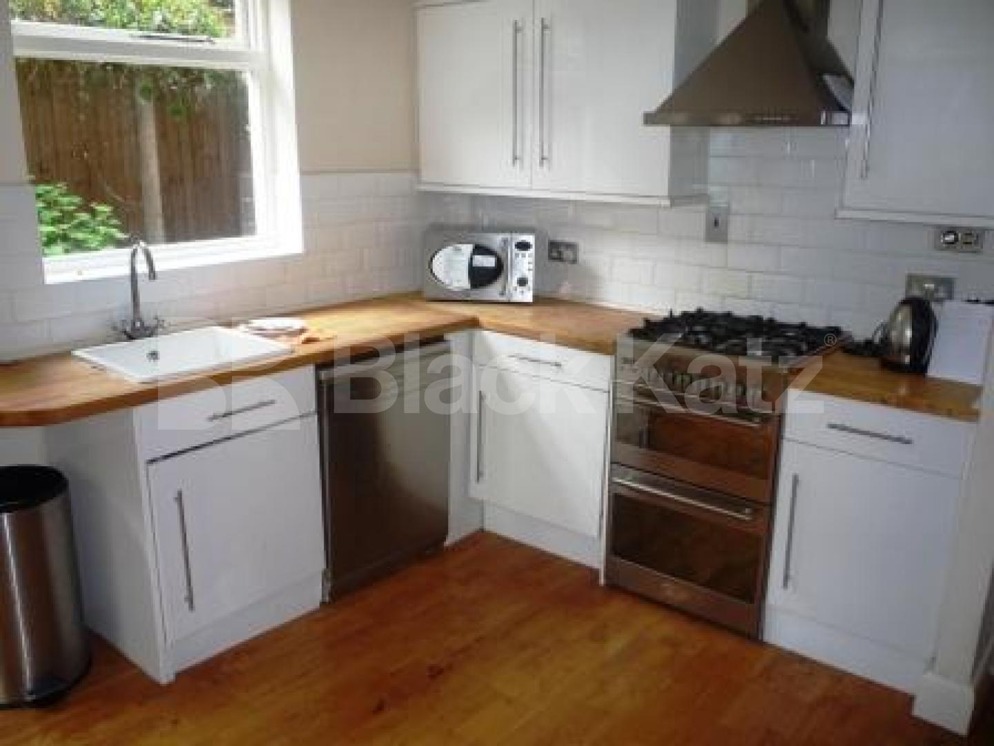 			2 Bedroom, 1 bath, 1 reception Flat			 Elm Park Road, Finchley Central