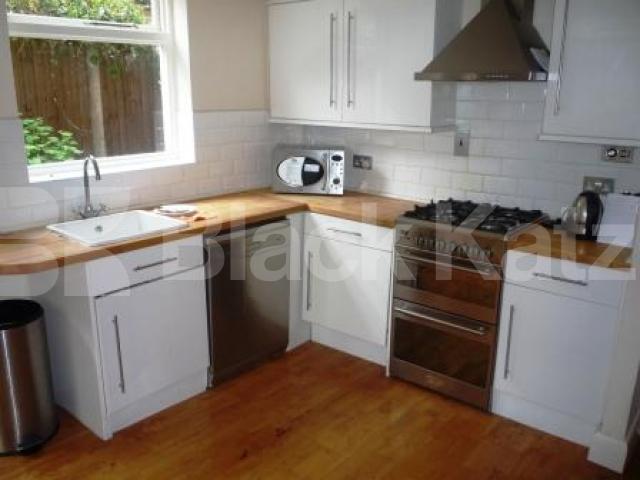 			2 Bedroom, 1 bath, 1 reception Flat			 Elm Park Road, Finchley Central