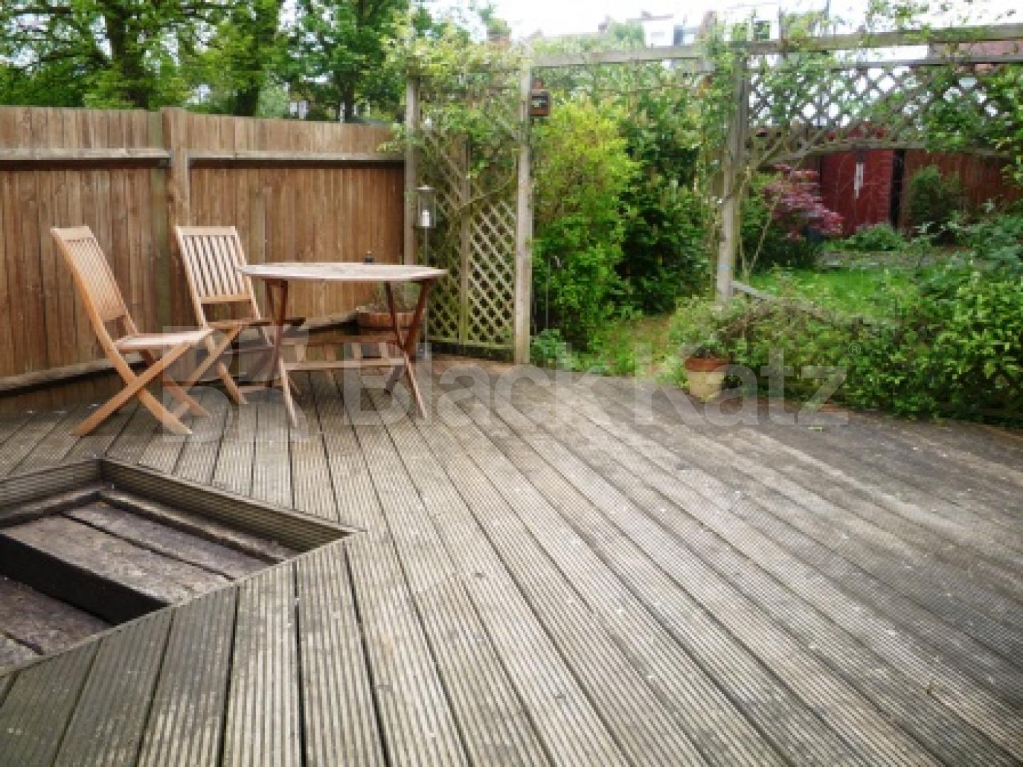 			2 Bedroom, 1 bath, 1 reception Flat			 Elm Park Road, Finchley Central