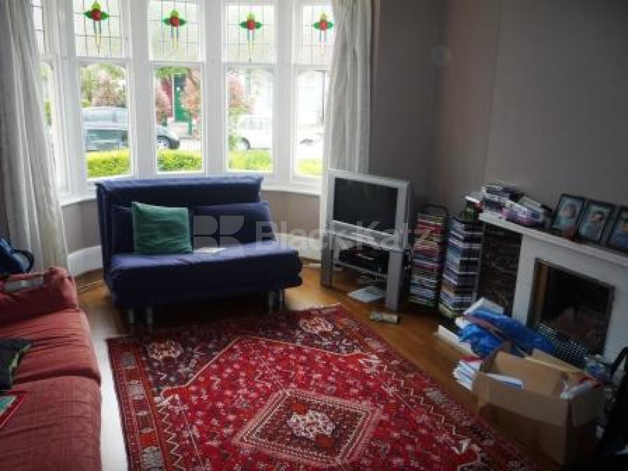 			LET, 3 Bedroom, 1 bath, 1 reception House			 Elmfield Avenue, CROUCH END N8