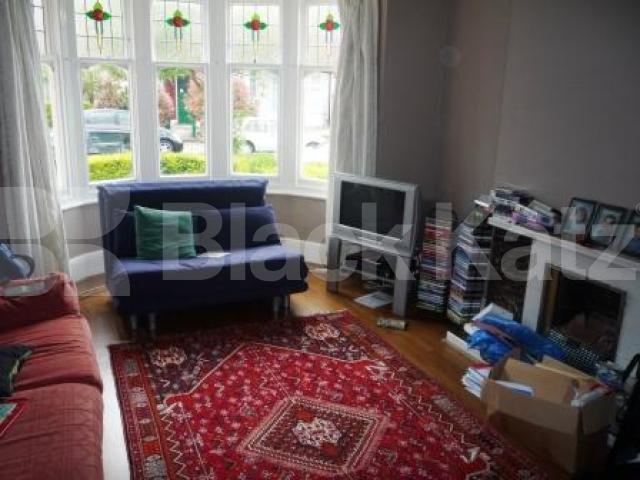 			LET, 3 Bedroom, 1 bath, 1 reception House			 Elmfield Avenue, CROUCH END