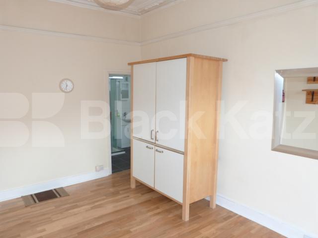 			NEW INSTRUCTION!, Studio Apartment, 1 bath, 1 reception Studio			 Ferme Park Road, CROUCH END