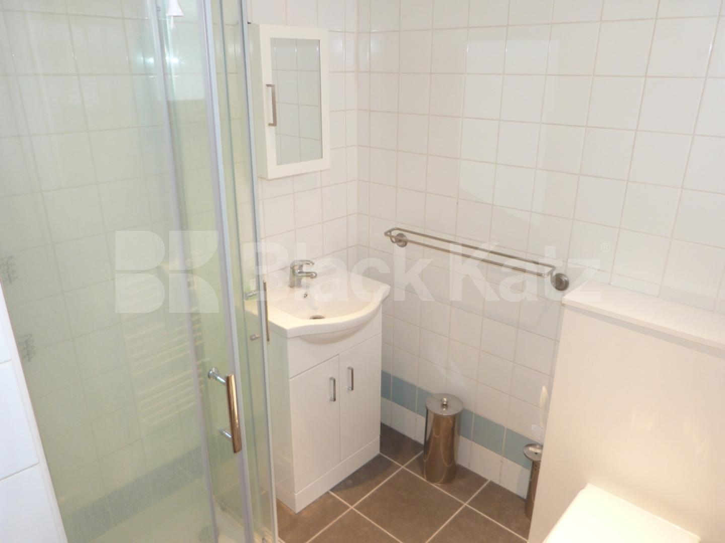 			NEW INSTRUCTION!, Studio Apartment, 1 bath, 1 reception Studio			 Ferme Park Road, CROUCH END