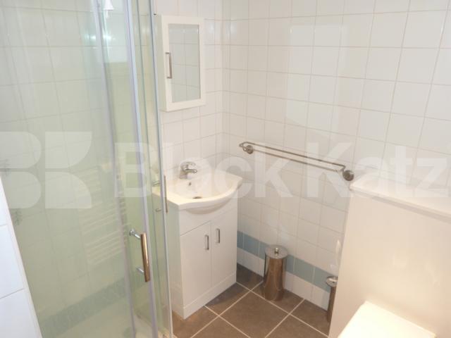 			NEW INSTRUCTION!, Studio Apartment, 1 bath, 1 reception Studio			 Ferme Park Road, CROUCH END