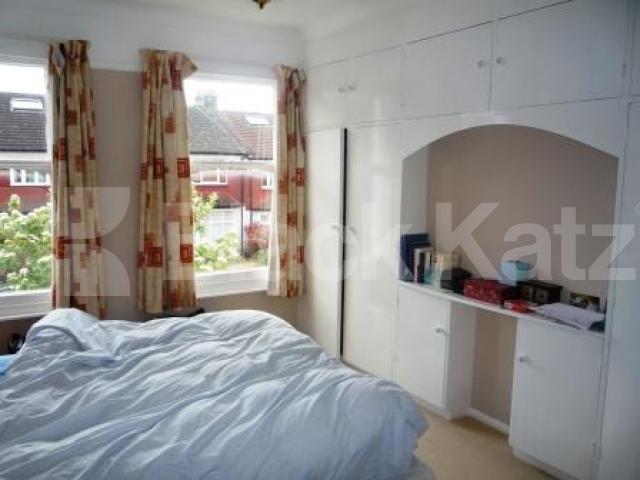 			LET, 3 Bedroom, 1 bath, 1 reception House			 Elmfield Avenue, CROUCH END