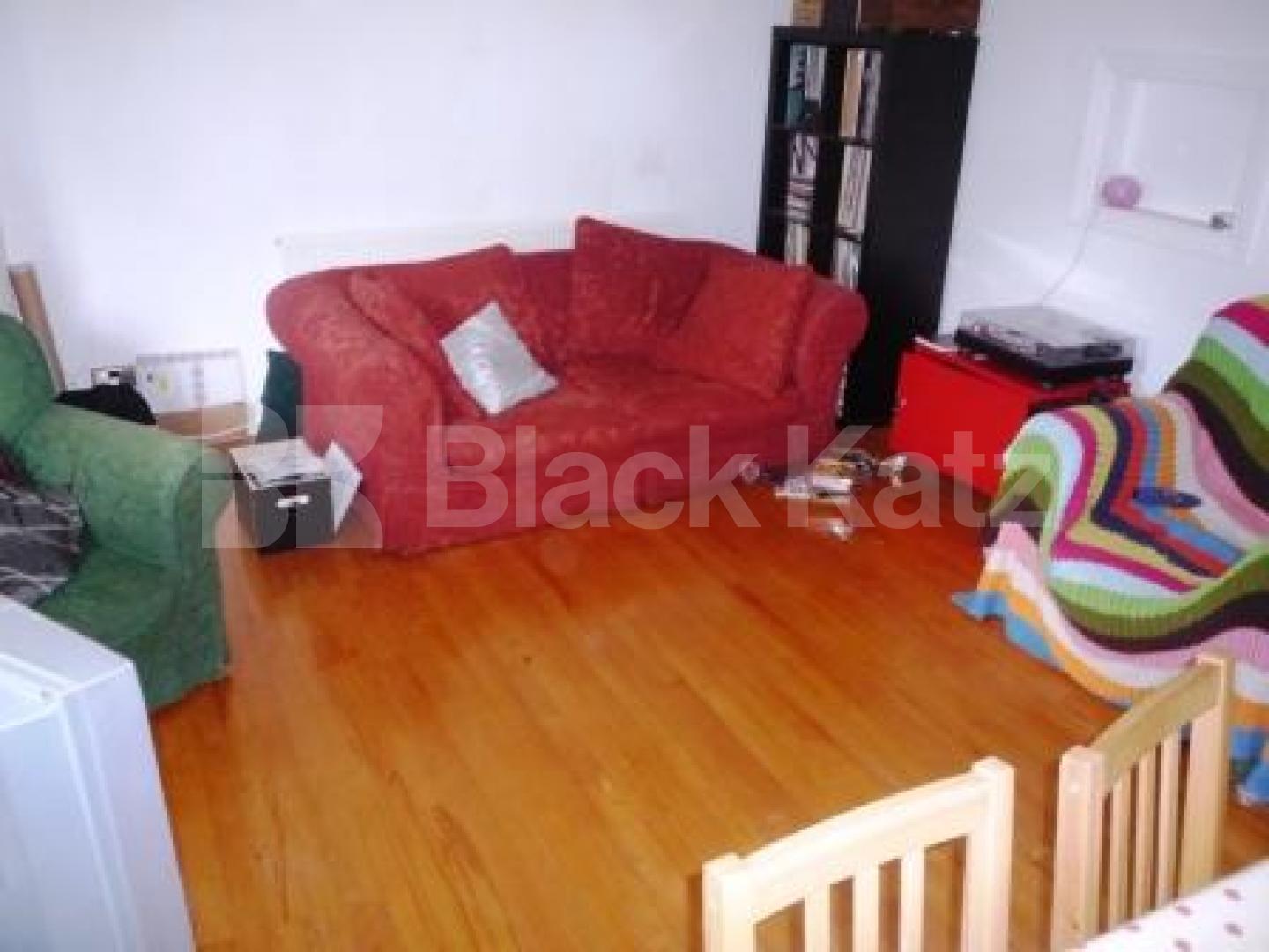 			2 Bedroom, 1 bath, 1 reception Flat			 Montenotte Road, Crouch End