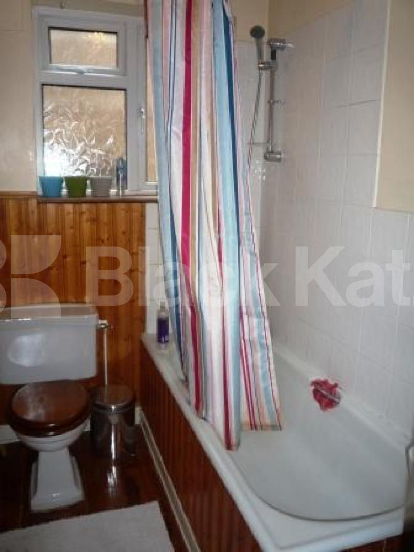 			2 Bedroom, 1 bath, 1 reception Flat			 Montenotte Road, Crouch End