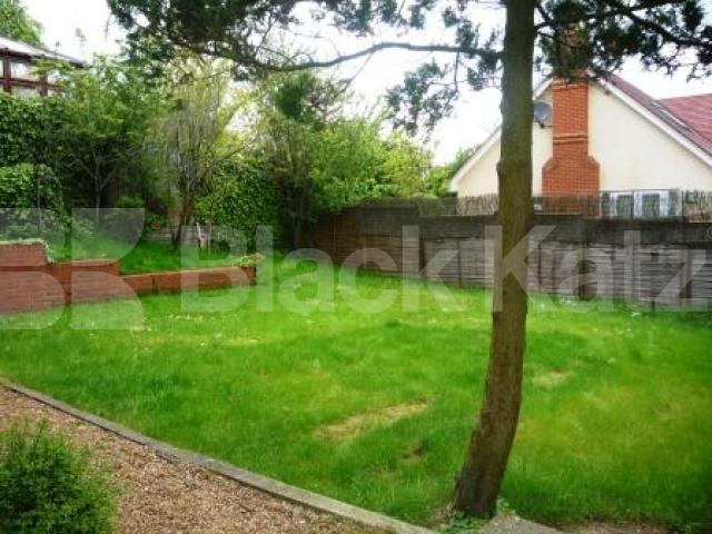 			2 Bedroom, 1 bath, 1 reception Flat			 Montenotte Road, Crouch End