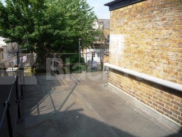 			3/4 Bedroom Flat!, 4 Bedroom, 1 bath, 1 reception Maisonette			 High Road, Wood Green