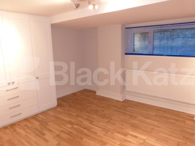 			New Instruction !, 1 Bedroom, 1 bath, 1 reception Flat			 Crescent Road, CROUCH END