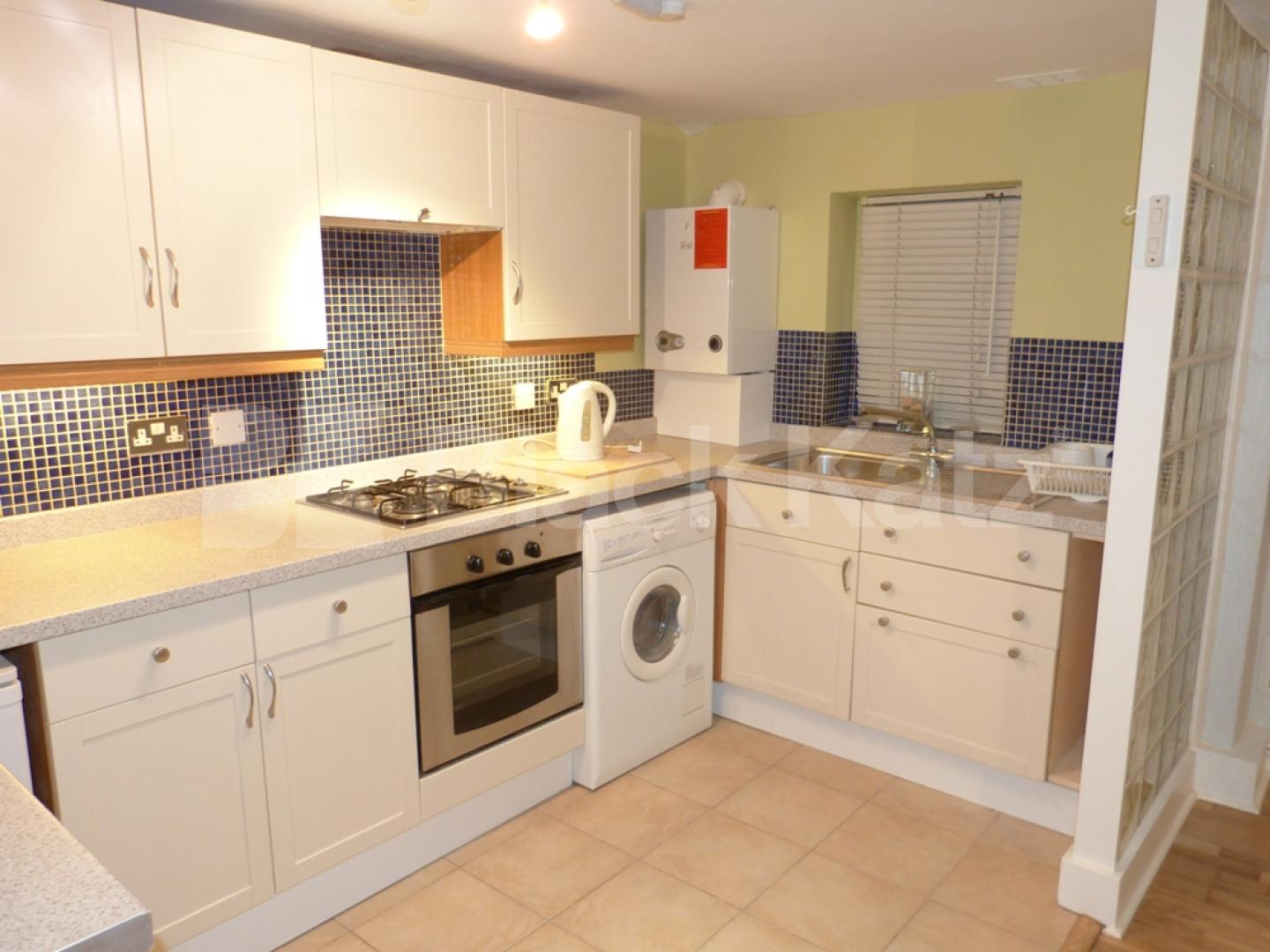 			New Instruction !, 1 Bedroom, 1 bath, 1 reception Flat			 Crescent Road, CROUCH END