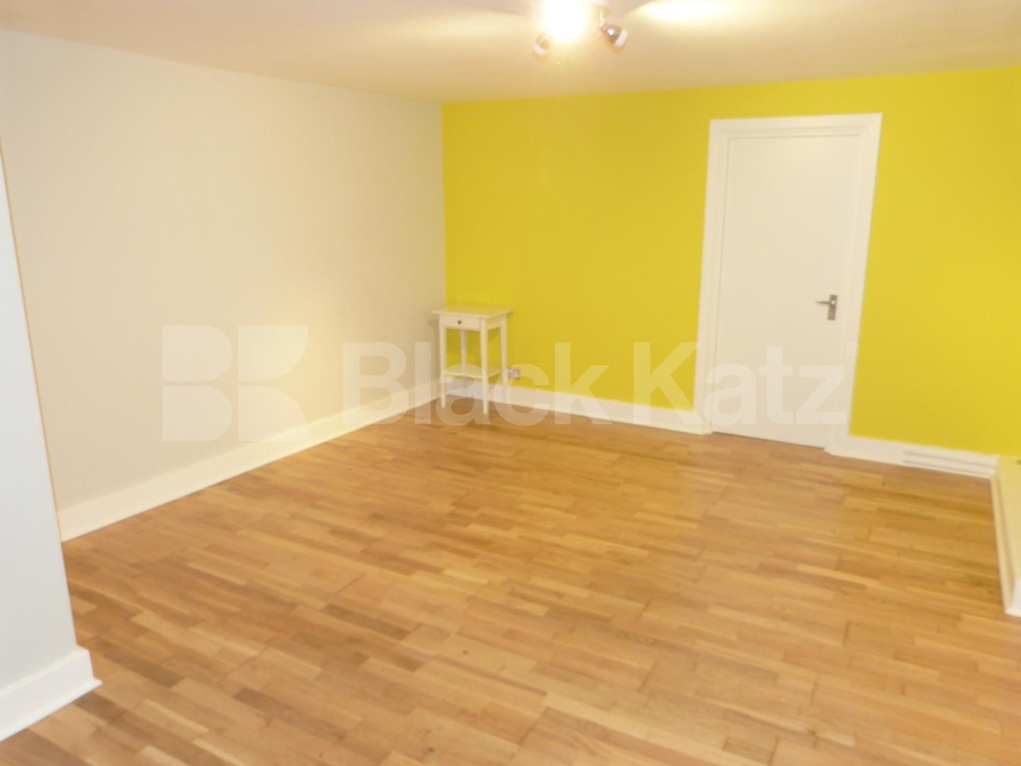 			New Instruction !, 1 Bedroom, 1 bath, 1 reception Flat			 Crescent Road, CROUCH END