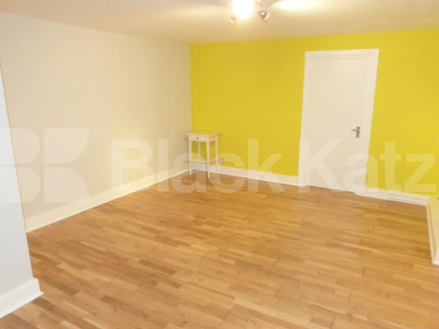 			New Instruction !, 1 Bedroom, 1 bath, 1 reception Flat			 Crescent Road, CROUCH END