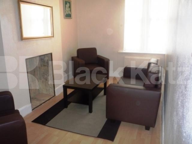 			1 Bedroom, 1 bath, 1 reception Flat			 High Road, Wood Green