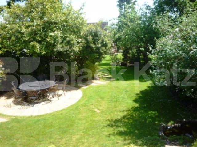 			4 Bedroom, 1 bath, 1 reception Detached House			 Winchmore Hill, Winchmore Hill