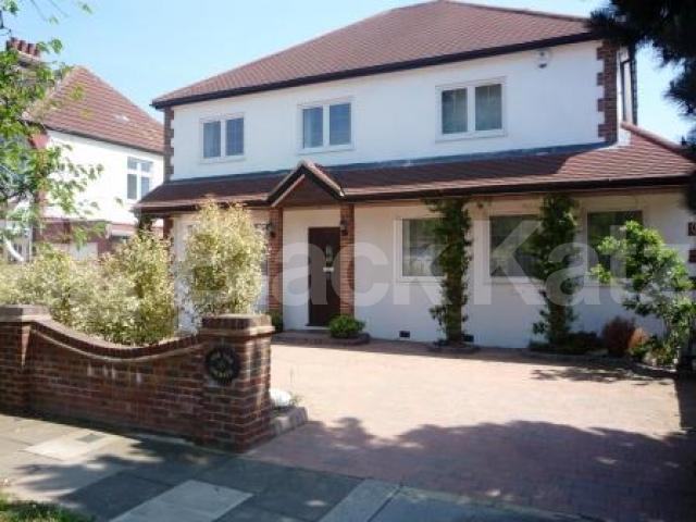 			4 Bedroom, 1 bath, 1 reception Detached House			 Winchmore Hill, Winchmore Hill