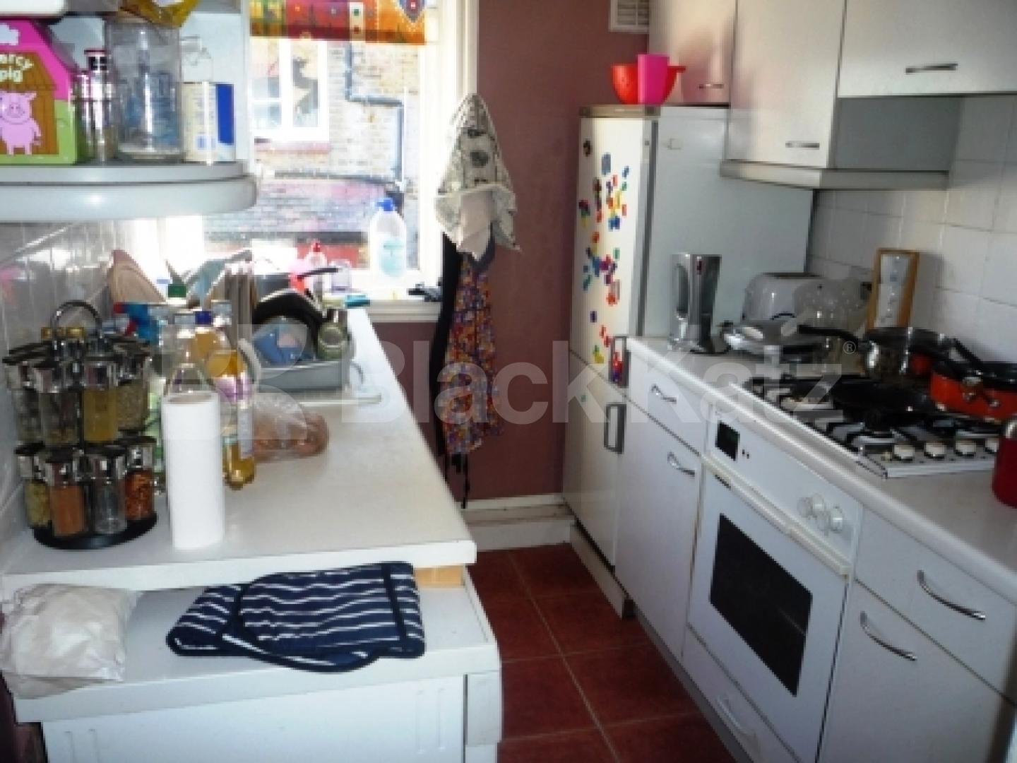 			3 Bedroom, 1 bath, 1 reception Flat			 Glendale Avenue, Wood Green