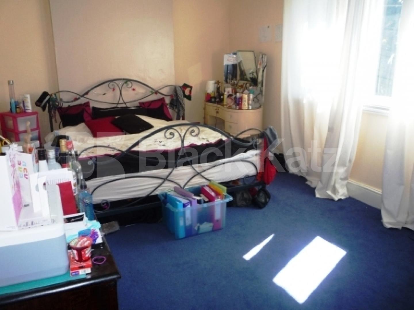 			3 Bedroom, 1 bath, 1 reception Flat			 Glendale Avenue, Wood Green